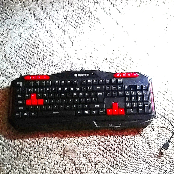 A keyboard - Picture 1 of 2